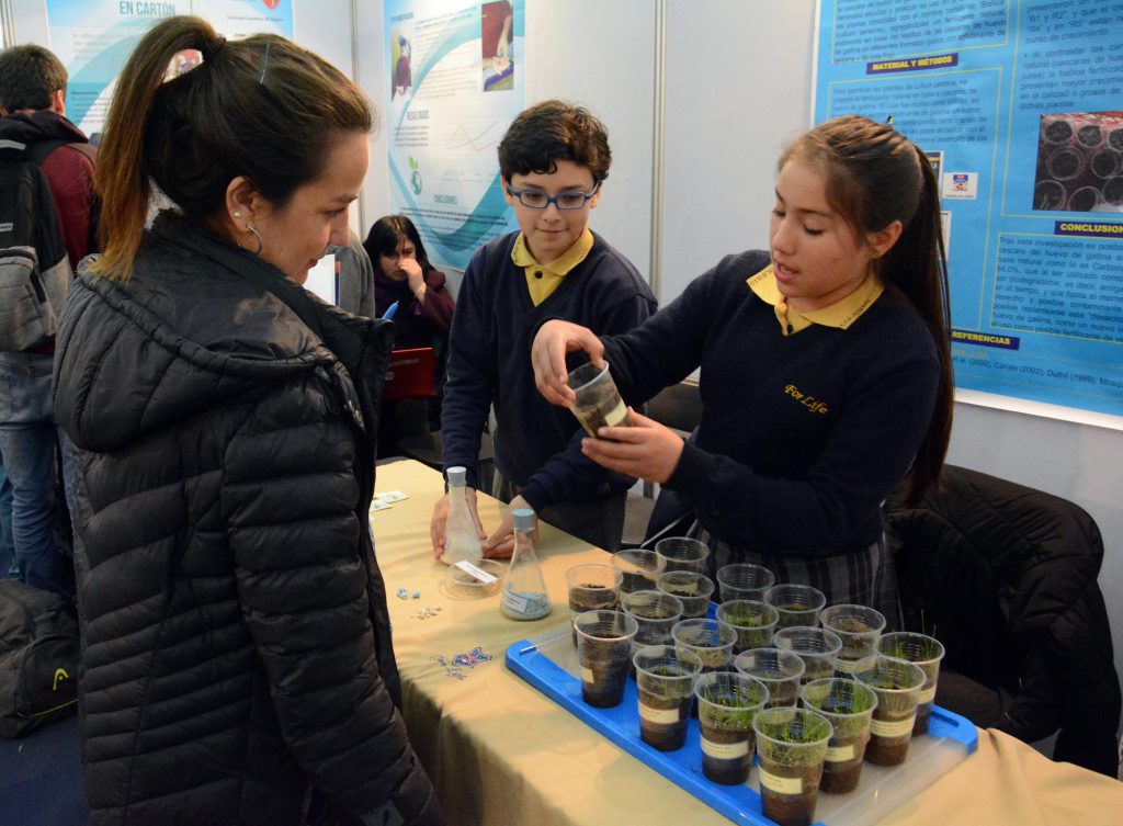 Más de un centenar de proyectos de estudiantes de todo el país dan vida a la Feria de la Ciencia y la Tecnología