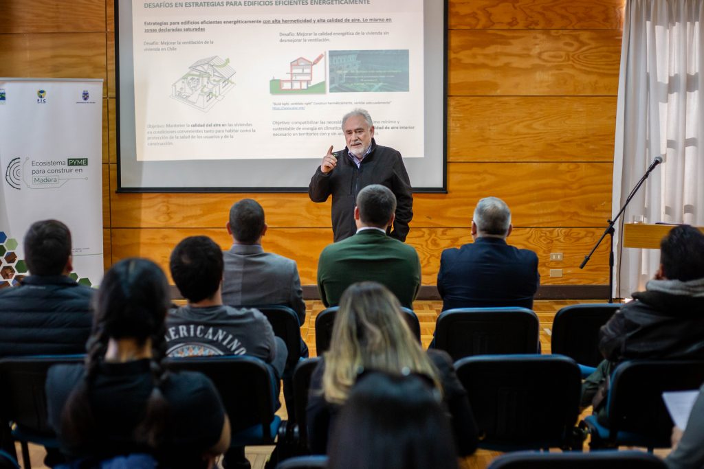 UBB incentiva el encantamiento productivo entre Pymes madereras del Biobío