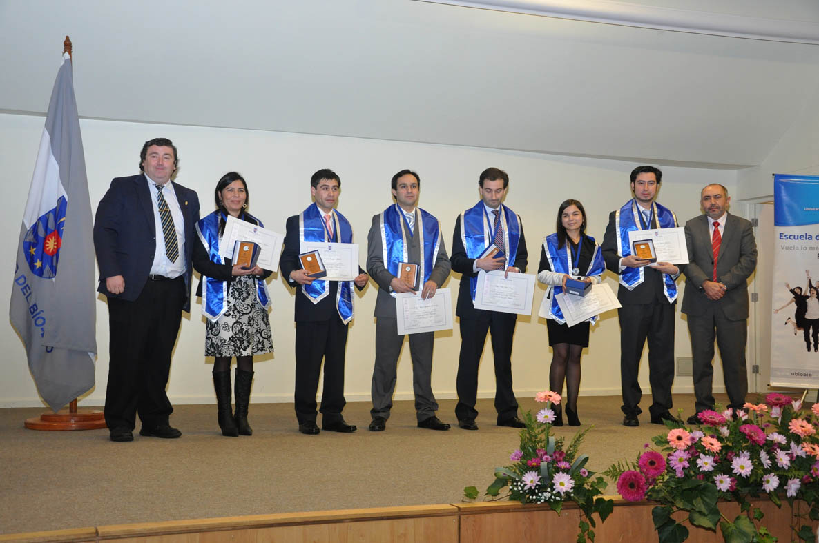 Graduados de la UBB recibieron su diploma en solemne ceremonia - Portal ...