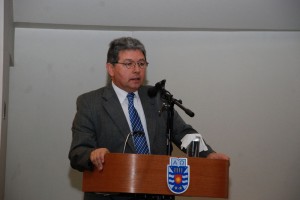 Rector Héctor Gaete.
