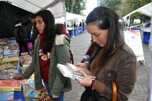 Feria Lolitra leyendo 4