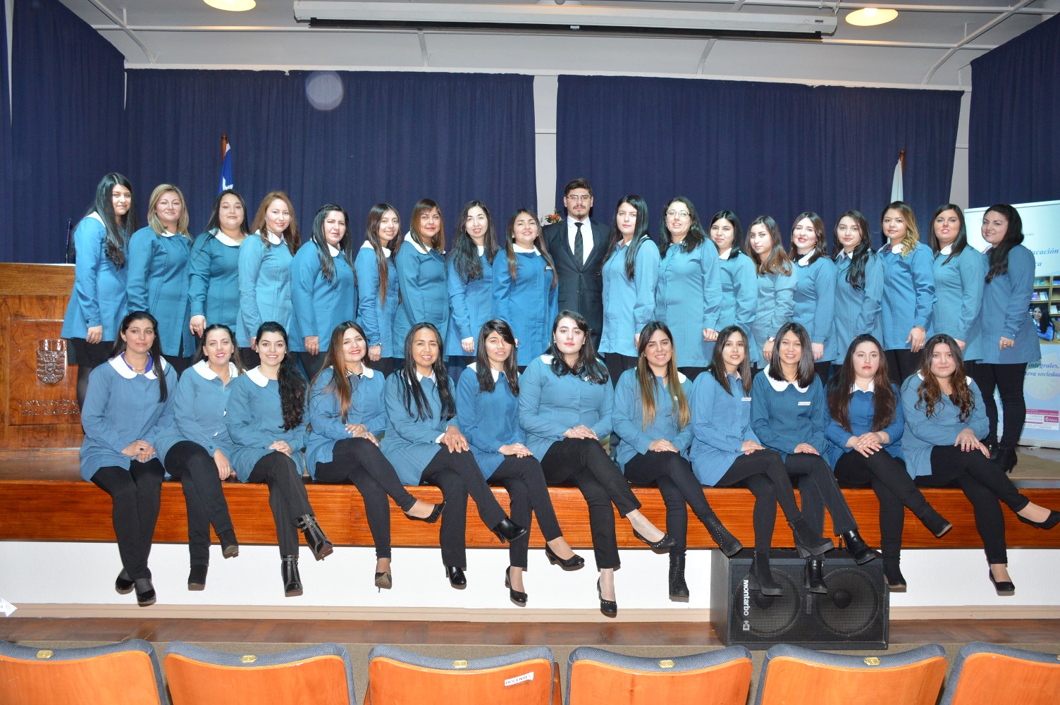 Escuela de Pedagogía en Educación General Básica entregó diplomas de ...