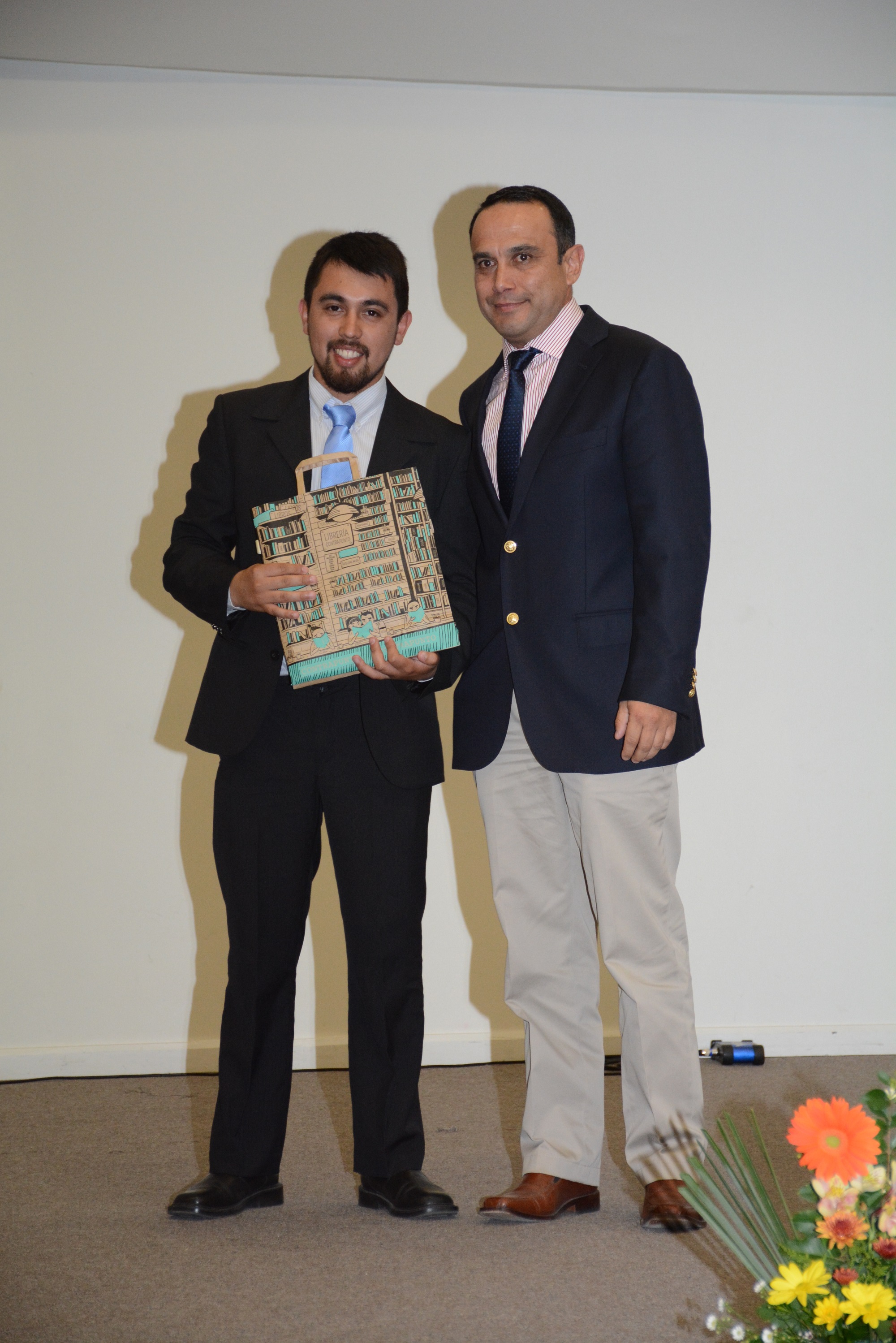 Escuela de Ingeniería en Construcción entregó diplomas de título a 61